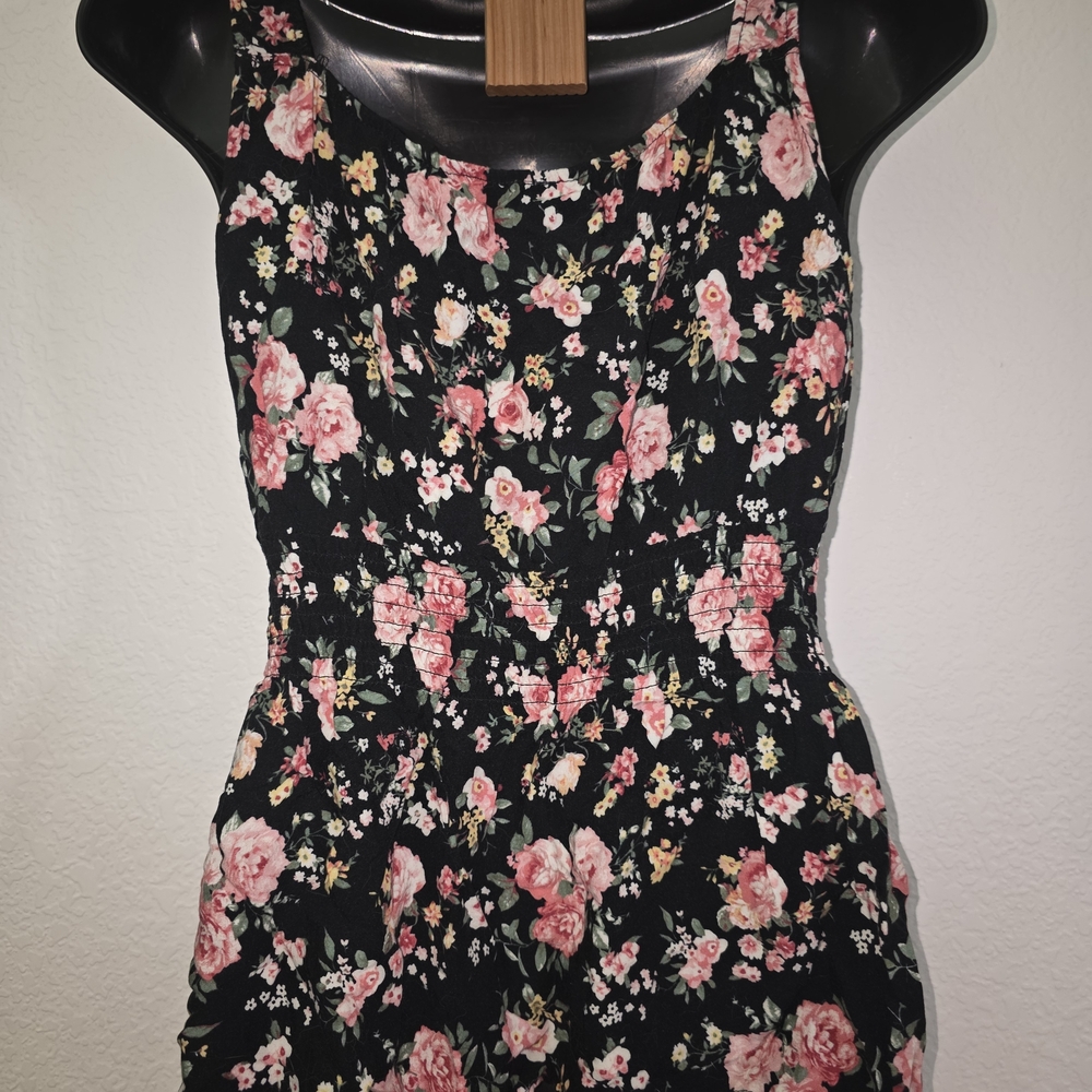 No Boundaries Black Floral Blouse - Picture 2 of 3